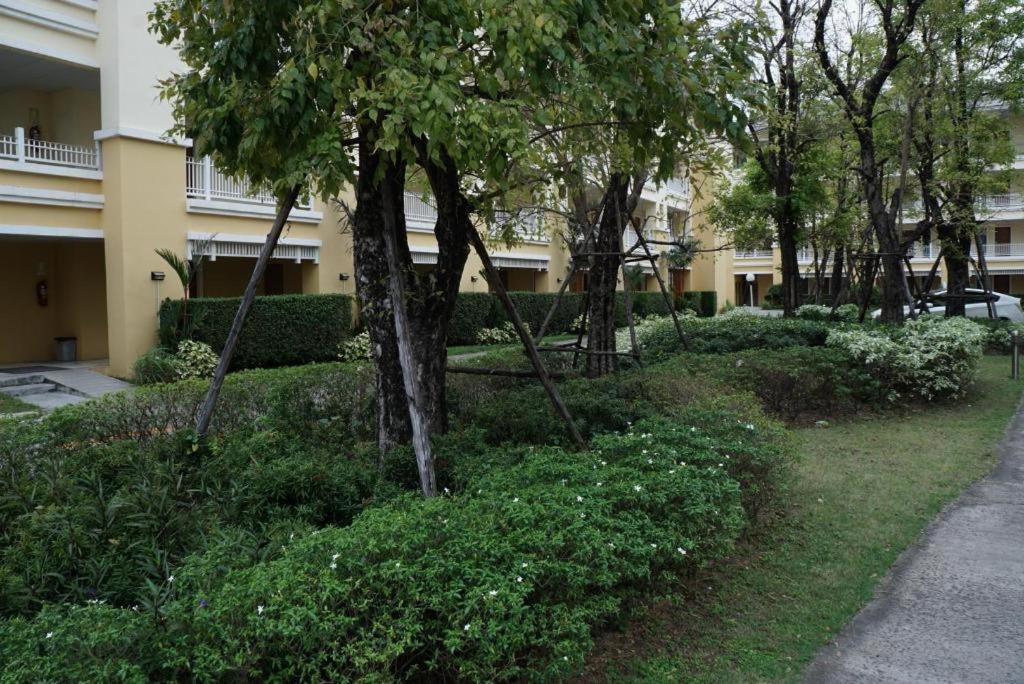 The One Residence Hotel Bangkok Exterior foto