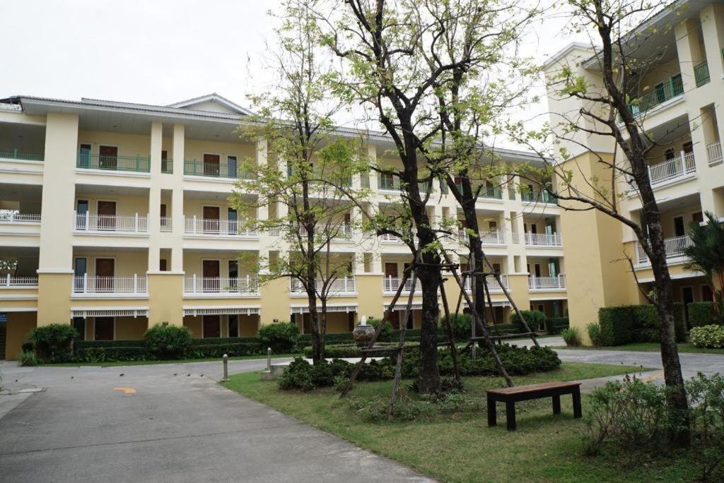 The One Residence Hotel Bangkok Exterior foto