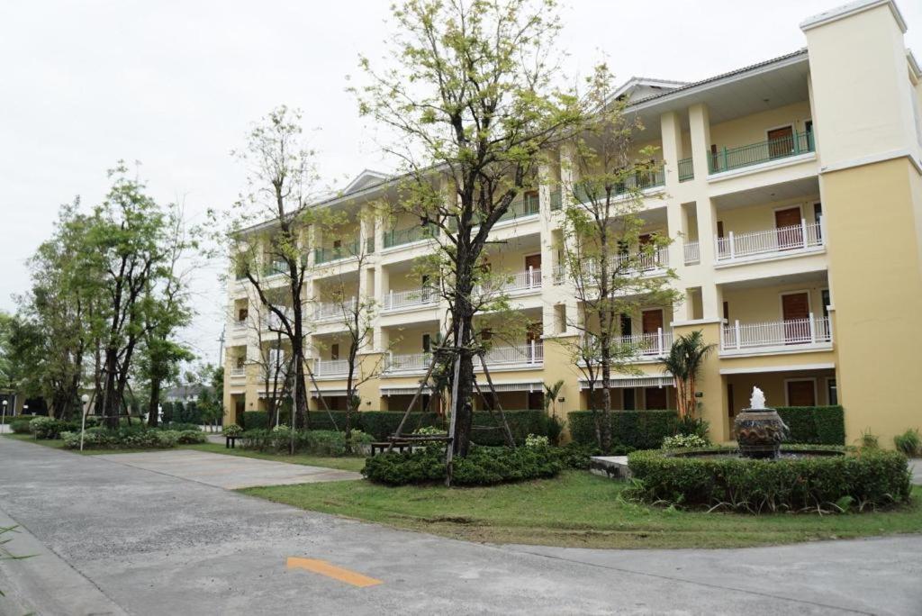 The One Residence Hotel Bangkok Exterior foto