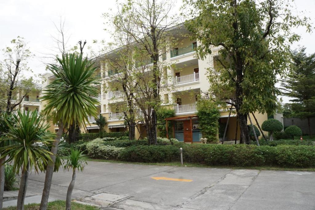 The One Residence Hotel Bangkok Exterior foto