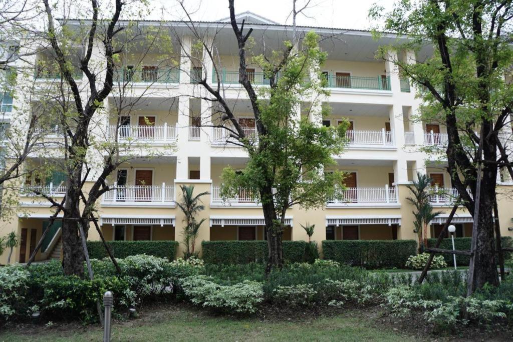 The One Residence Hotel Bangkok Exterior foto