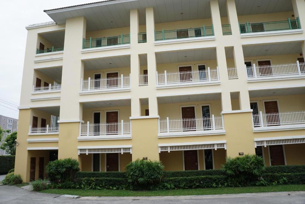 The One Residence Hotel Bangkok Exterior foto