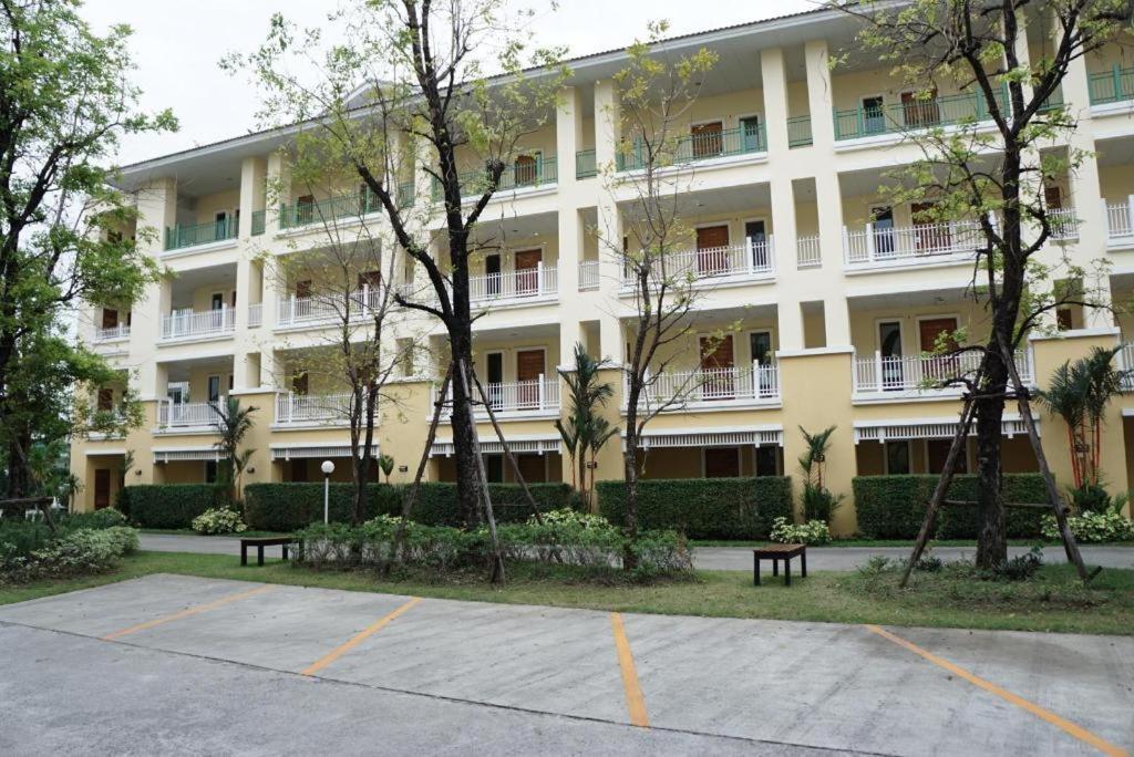 The One Residence Hotel Bangkok Exterior foto